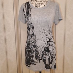 Romeo and Juliet NYC printed tee with zipper back, excellent condition